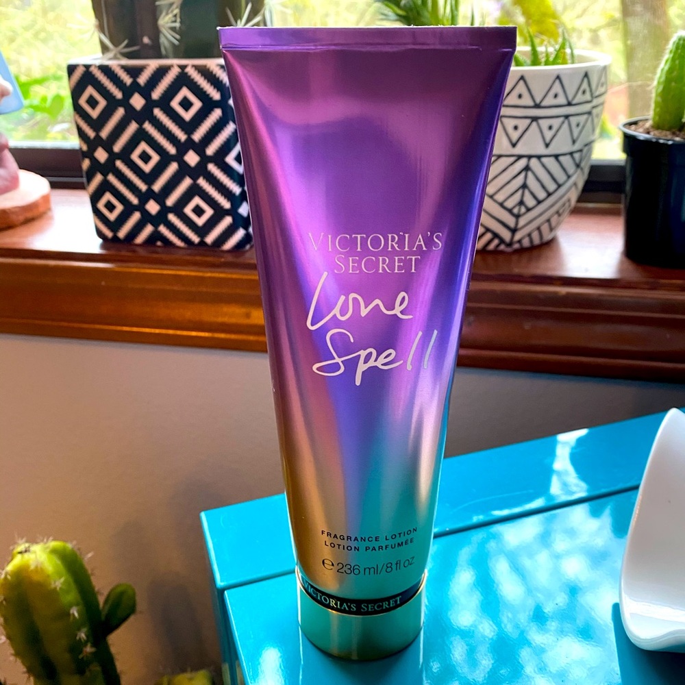 NEW Victoria’s Secret Love Spell Lotion